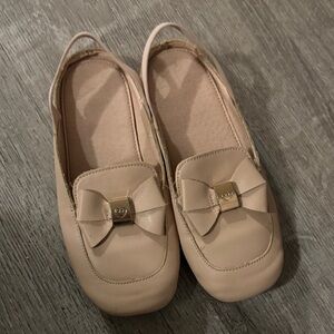 Elegant Bow Kids Shoes in Cream